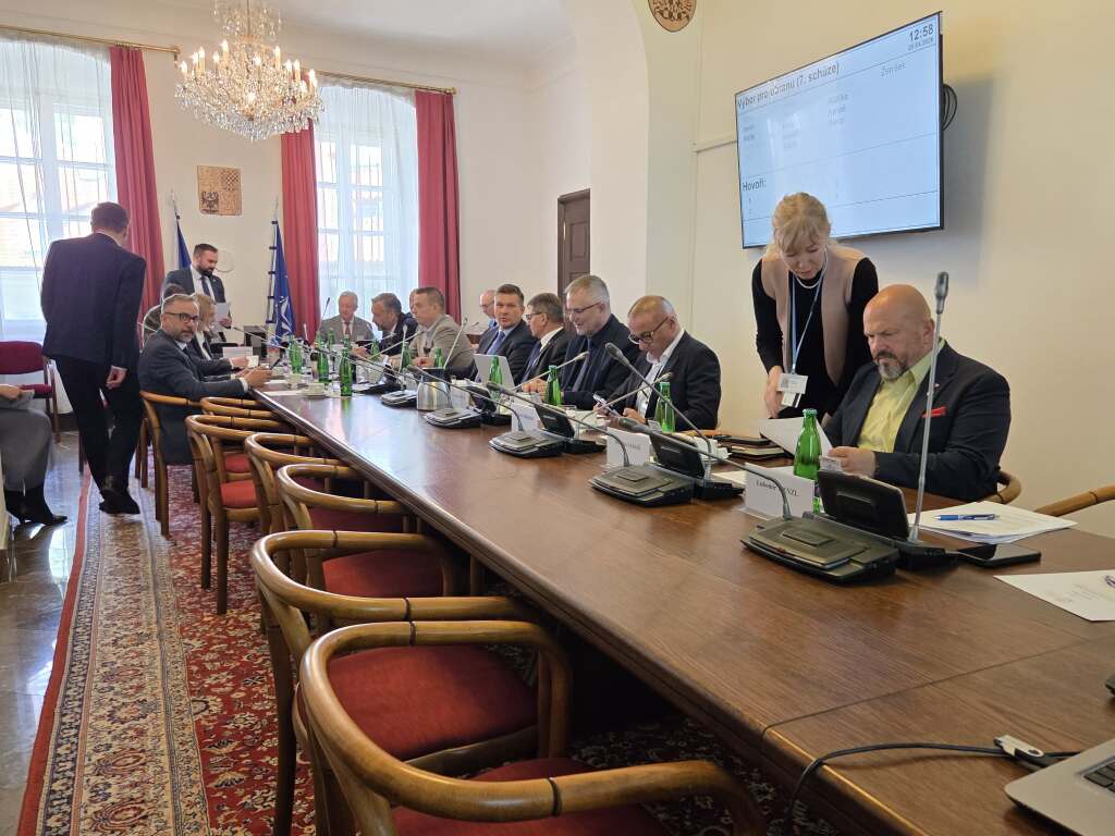 poslanci výbor