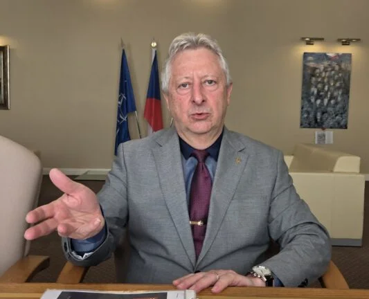 ministr obrany kancelář