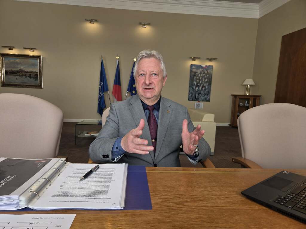 ministr obrany kancelář