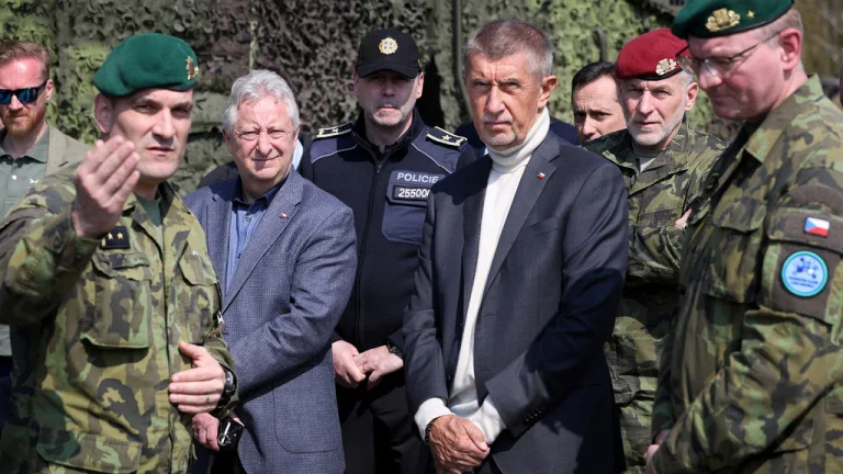 premiér ministr vojáci