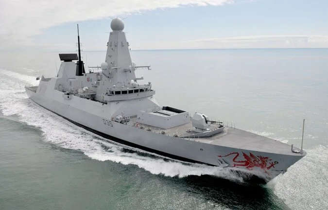 britský torpédoborec HMS Dragon