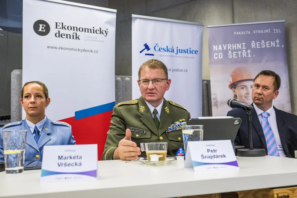 vojáci proděkan konference vzdelávání