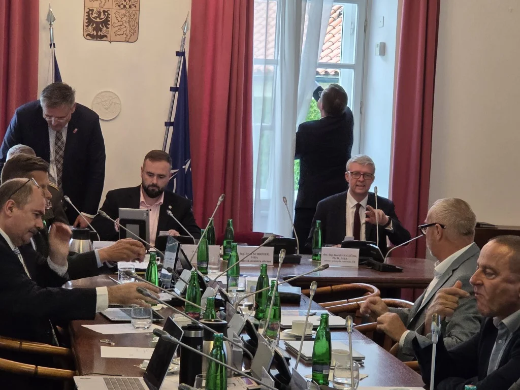 ministr poslanci