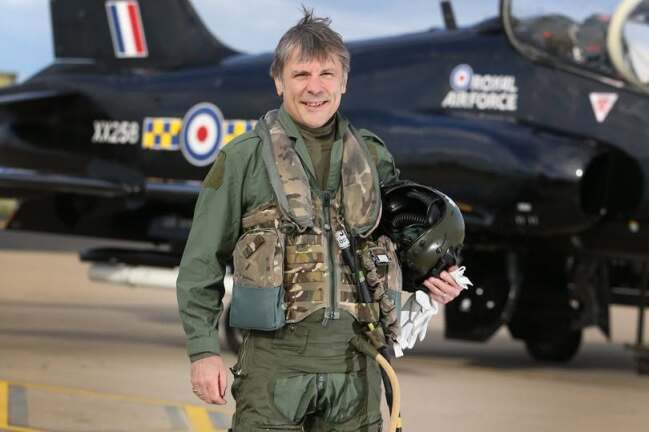 Iron Maiden zpěvák vojenská přehlídka
