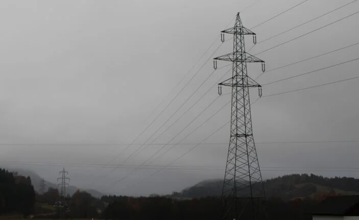 blackout, výpadek elektřiny, dráty, sloup, vysoké napětí, elektřina