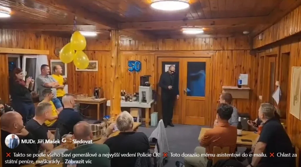 policie zábava alkohol tanec nikáb