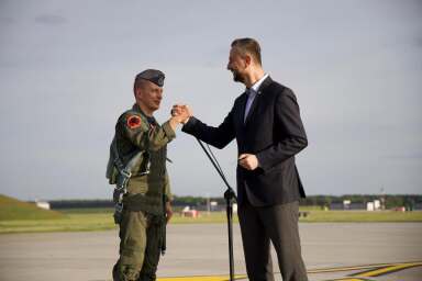 politik voják handshake