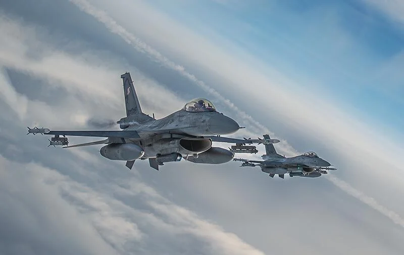 stíhačky F-16 Polsko guarding