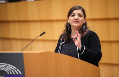 Özlem Demirelová