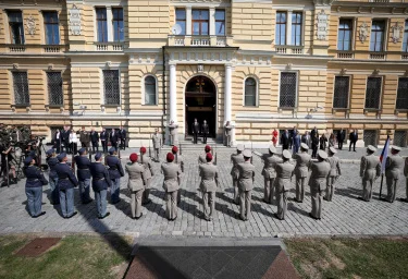 ministři návštěva vojáci nástup