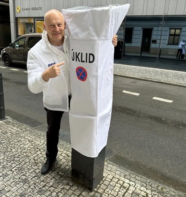 politik kampaň úklid