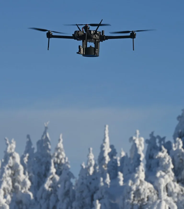 dron místo těžké techniky