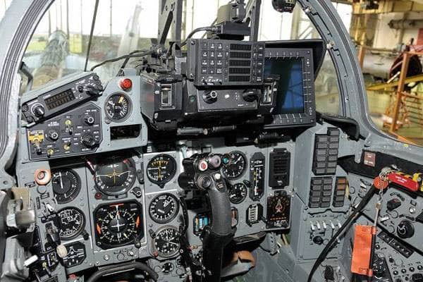 MiG-29 kokpit knipl