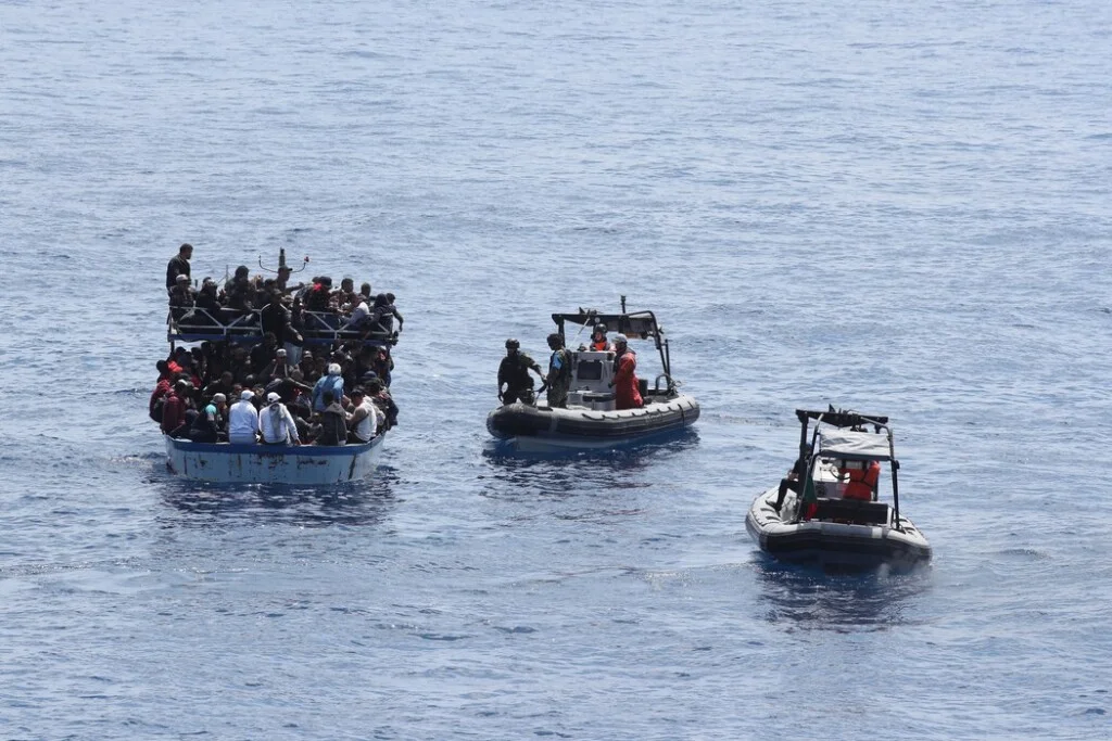 migrace, migranti, běženci, uprchlíci, čluny, Frontex