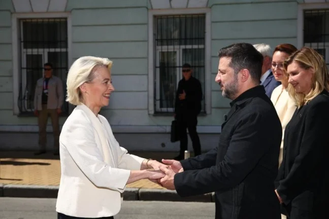 Ursula von der Leyenová a Volodymyr Zelenskyj