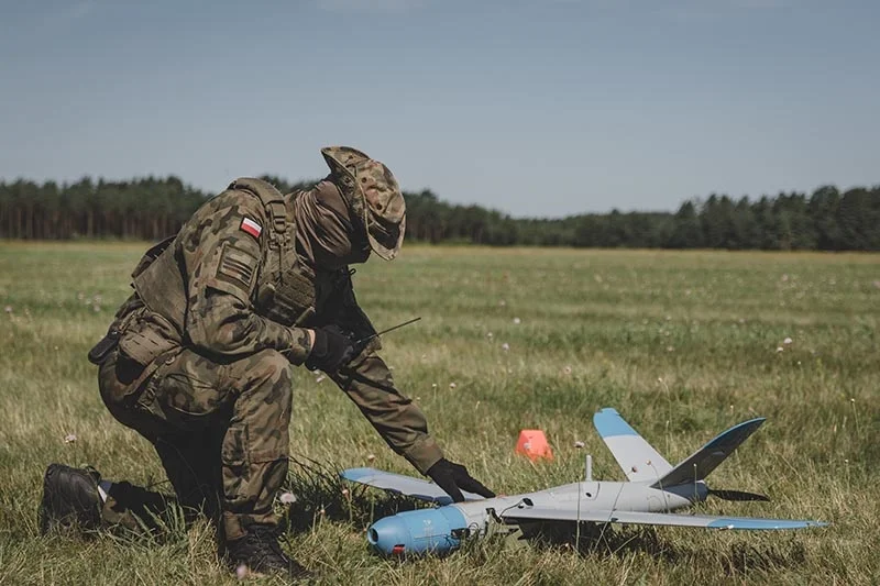 maskovaný voják dron