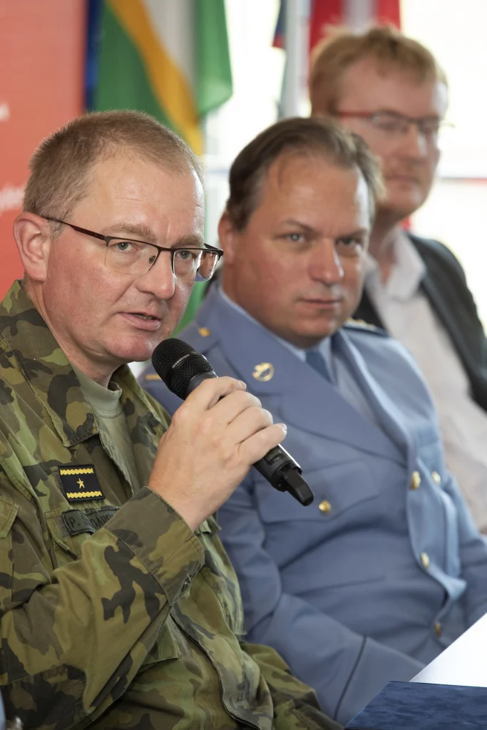 důstojníci mikrofon kvantové počítače