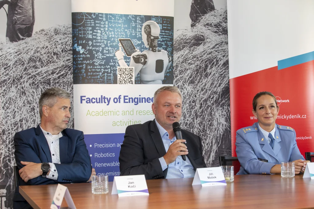 akademik robot problémy konference