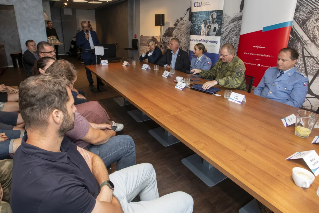 konference spíkři publikum AI kvantové počítače