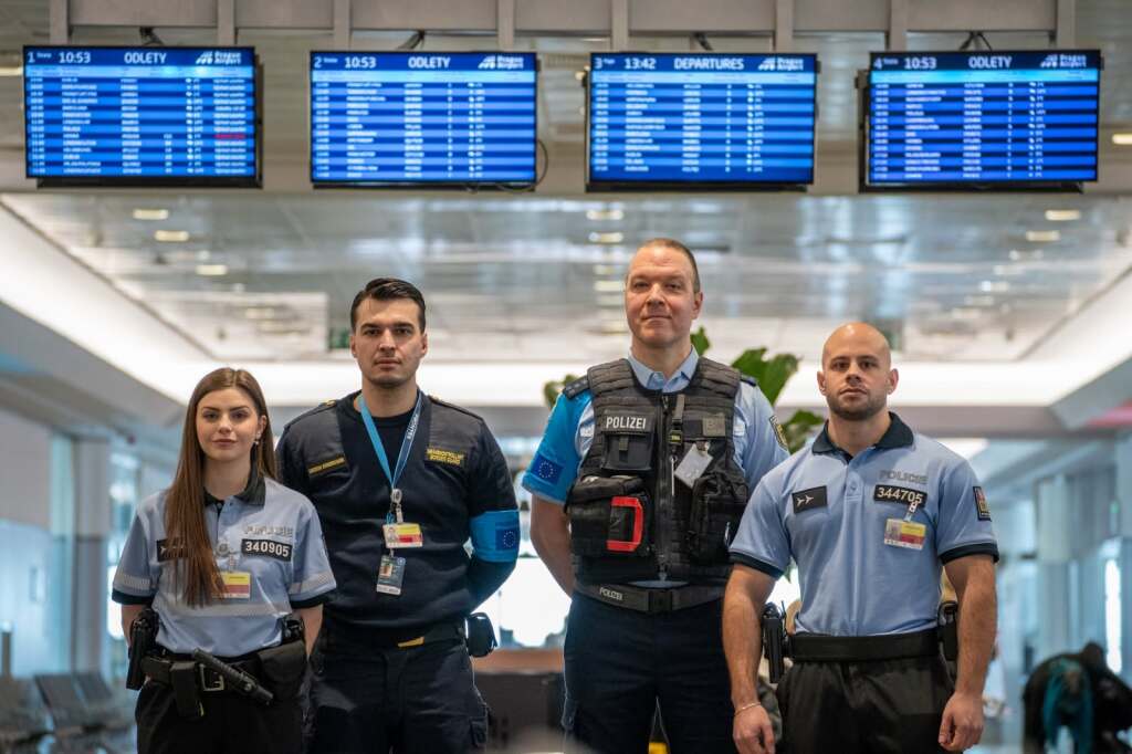 letiště policie