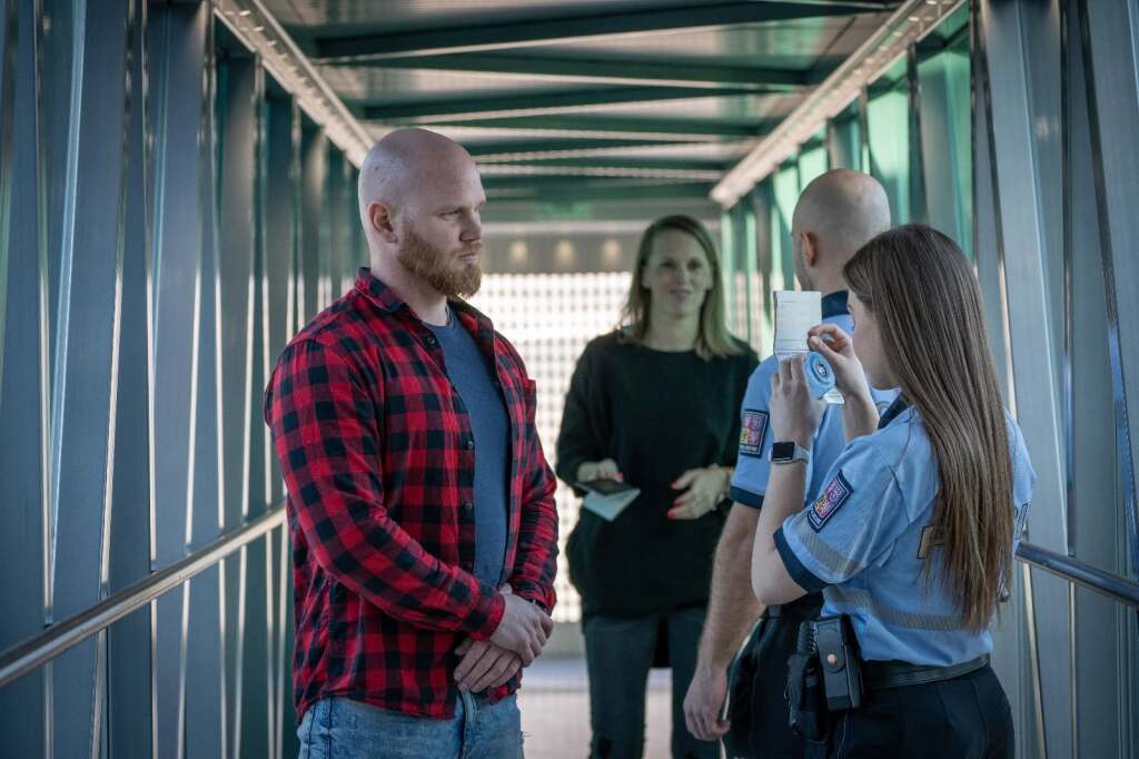 policie kontrola letiště