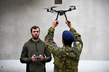 studenti dron hackaton voják