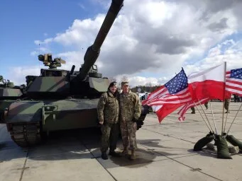 tanky Abrams armáda předání