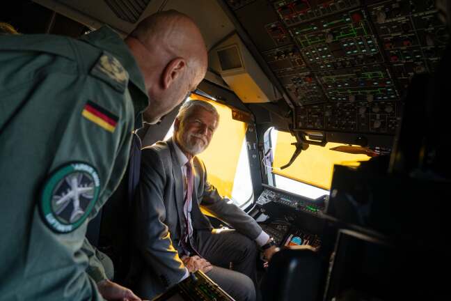 prezident pilot kokpit letadla