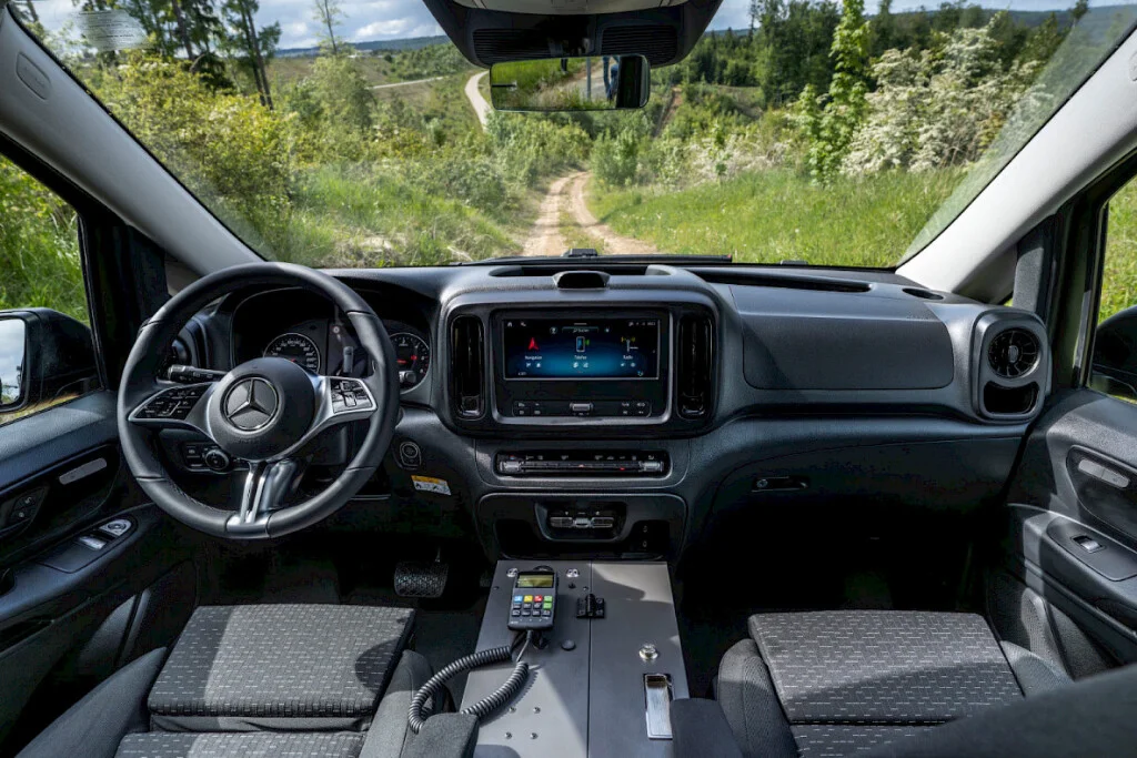 auto proti dronům