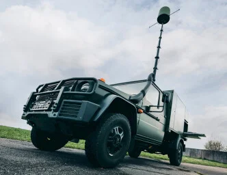 auto proti dronům