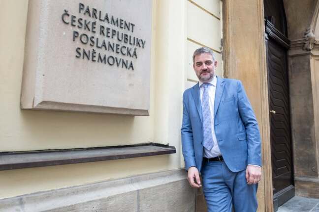 poslanec odchod z hnutí