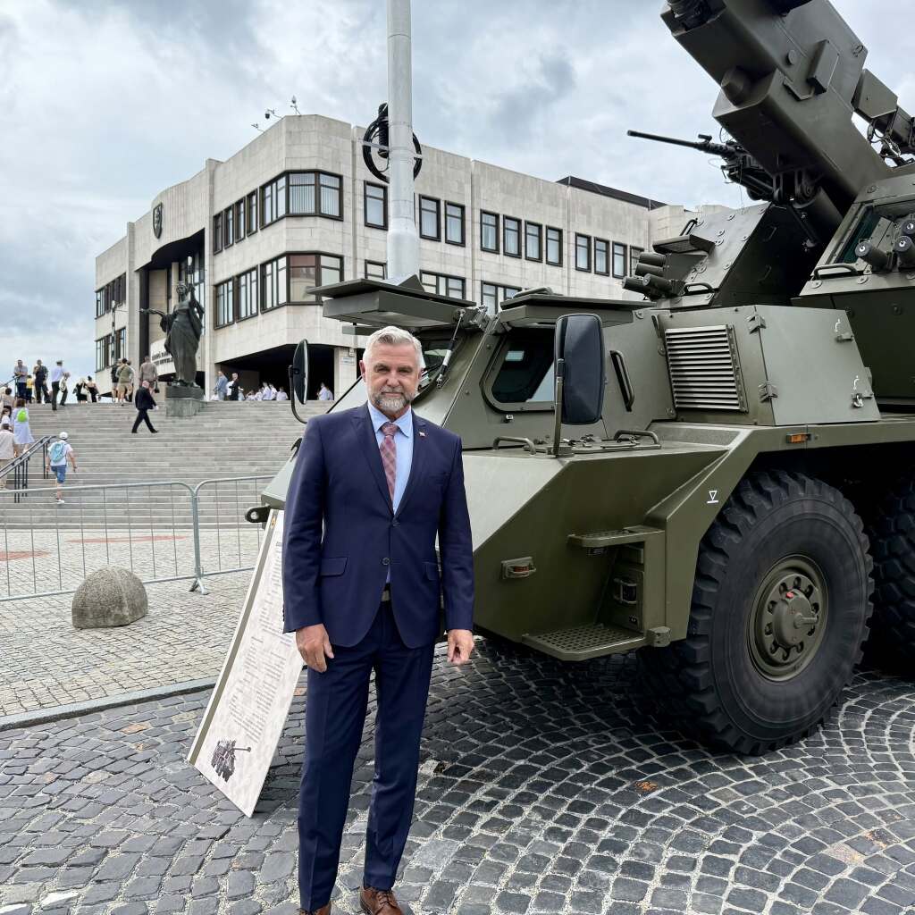 politik  armáda
