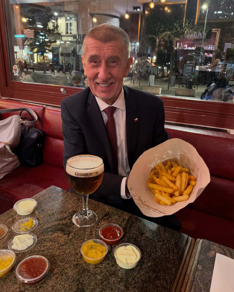 politik pivo hranolky