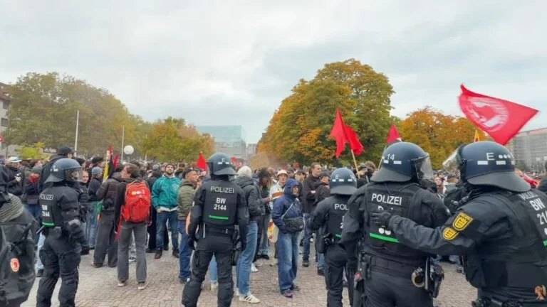 demonstrace, Německo, Stuttgart, 31. 10. 2026. Foto: Heimo aus Steyr X