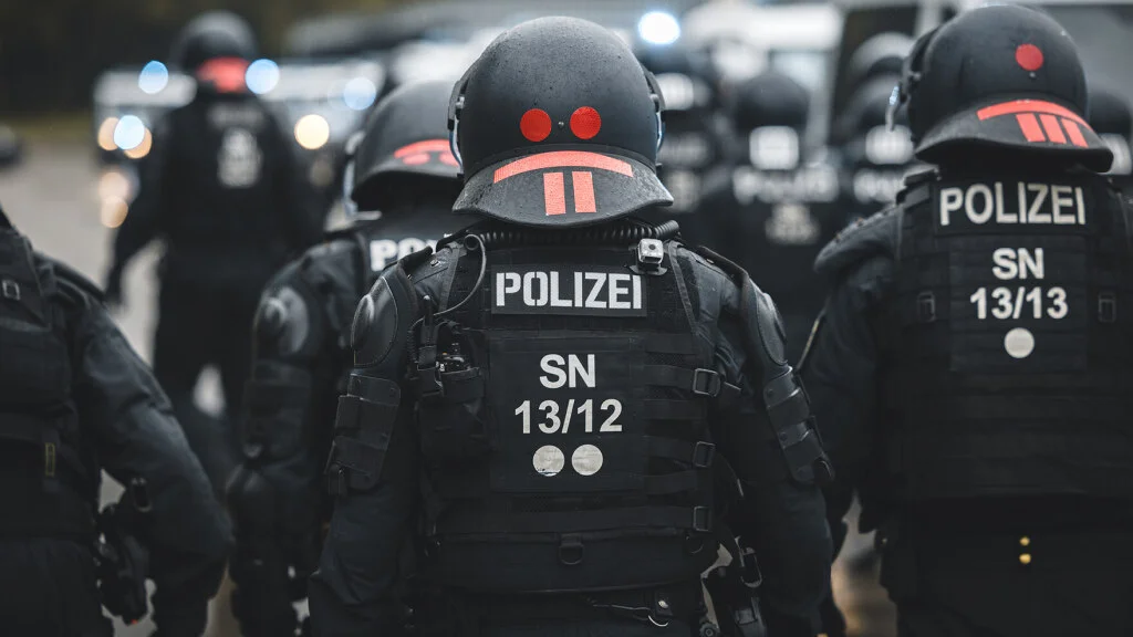 policie Německo násilí