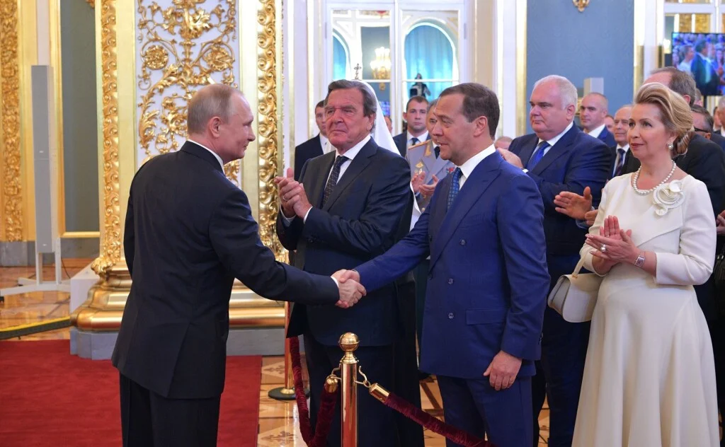 Dřív vládl Německu, teď pomáhá Putinovi. Bývalý kancléř v ruské dozorčí radě