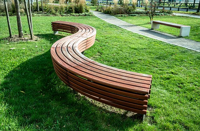 Lavičky za statisíce a zeleně jen málo. Kontroloři se zaměřili na parky a náměstí