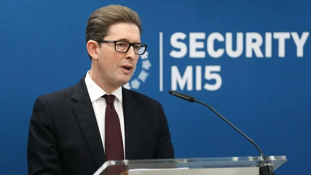 Šéf britské MI5 důrazně varuje: Roste hrozba zneužití biologické zbraně