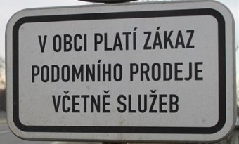 Praha přitvrzuje: Zakazuje podomní prodej