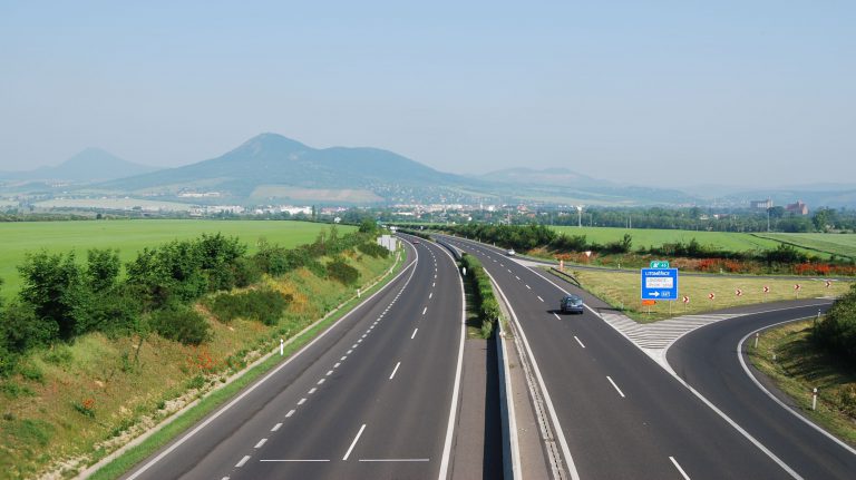 Kde koupit zahraniční dálniční známky bez poplatků? Na českém státním portálu