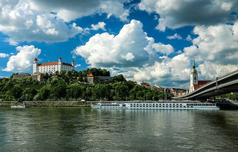 Slovensko se vrátilo na období před covidem. My ne