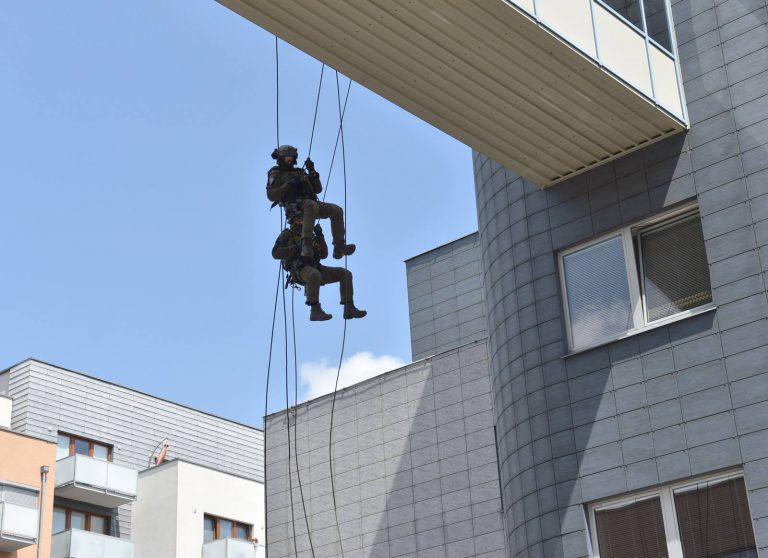 Nový rozsudek v kauze, ve které podezřelé nezákonně sledovali Šlachtovi celníci, padne zítra