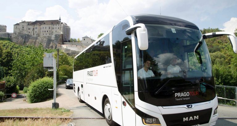 Zájezdoví autobusoví dopravci: Jsme na pokraji sil. Ministerstvo původní slib nedodrželo