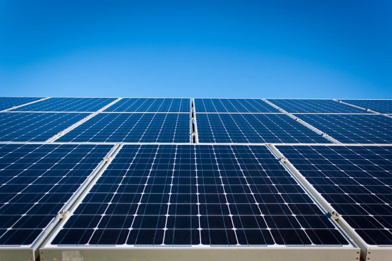 Miliardová transakce v české fotovoltaice. Energy 21 koupí od Číňanů Rakušané