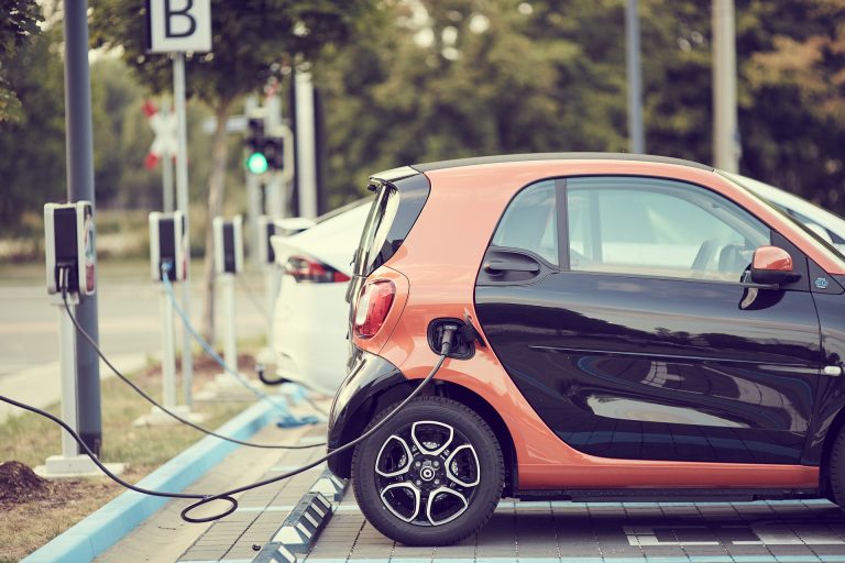 Zaveďte už konečně dotace na nákup elektromobilu, vyzval vládu Svaz dovozců automobilů