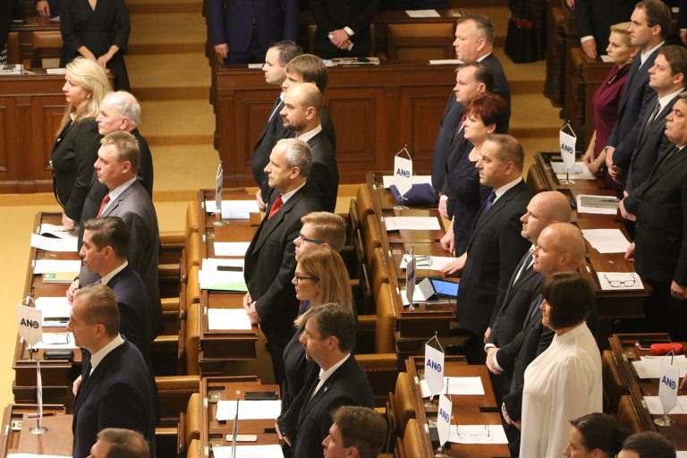 Poslanci budou hlasovat o dvou sporných zákonech k energetice. Tedy pokud zbude trocha času