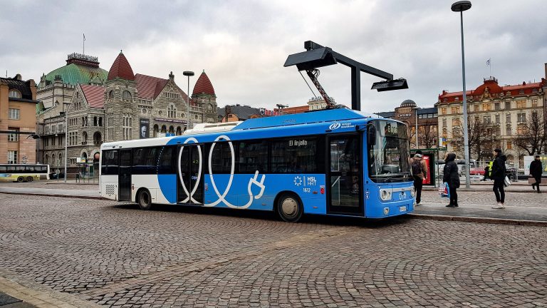 Autobusové dobíjecí stanice podle nového nařízení. Evropská komise jej zveřejnila k připomínkování