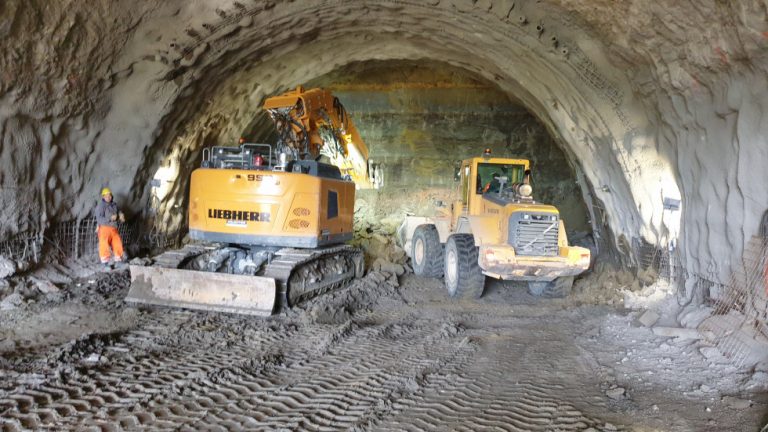 Slovinci zahájili stavbu 1,5 kilometru dlouhého železničního tunelu Pekel. Nahradí původní jednokolejný