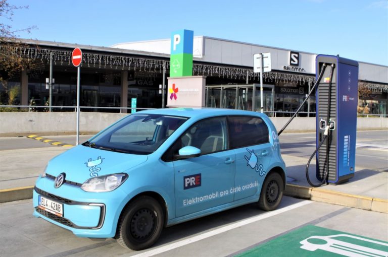 Pražská energetika věří elektromobilitě, do příštích Vánoc bude mít 566 dobíjecích stanic