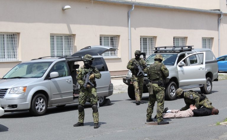 Sestřelování dronů, likvidace výbušin. Vojenská policie čeká na schválení pravomocí